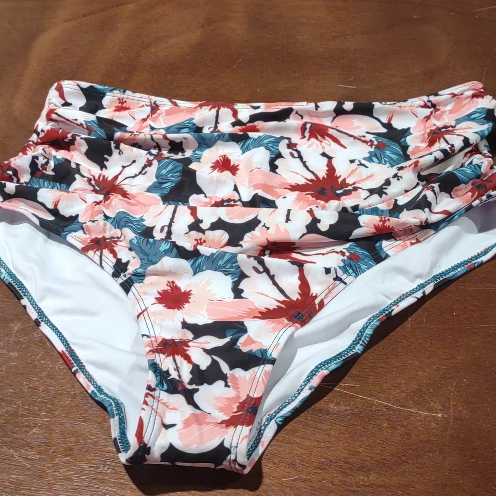 NWOT Woman Swim Bottoms Size L - Picture 1 of 6